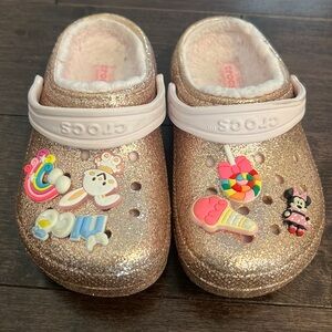 Crocs fuzzy lined classic clog kids size 12
